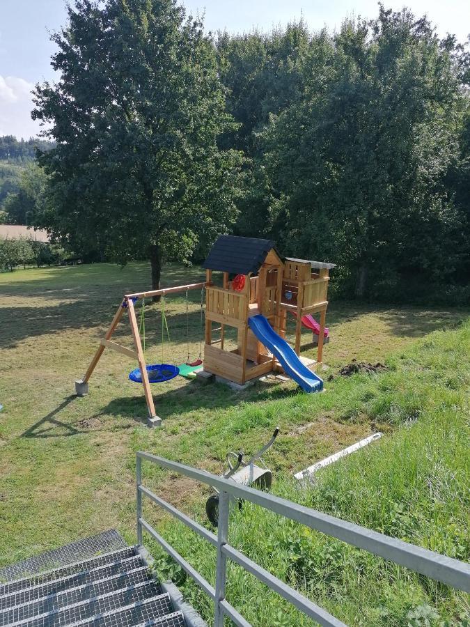 Ferienwohnung Schuhmann Mit Wintergarten Und Garten Therme Aquapulco Und Ikuna Erlebnispark, Zoo Schmiding 20 Min Mit Auto Entfernt Ab 3 Naechte Buchbar Hinzenbach Kültér fotó
