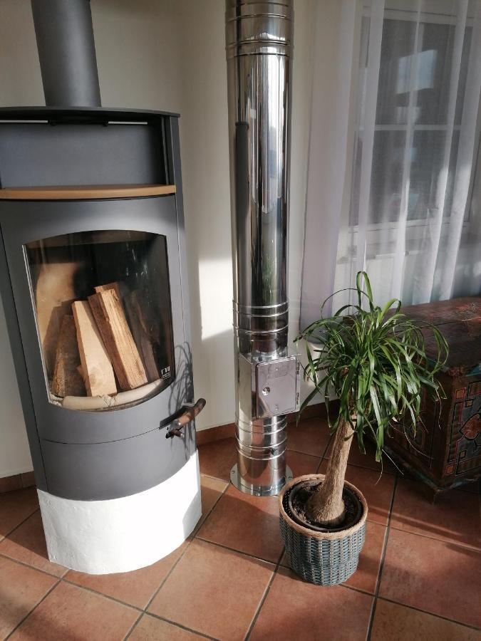 Ferienwohnung Schuhmann Mit Wintergarten Und Garten Therme Aquapulco Und Ikuna Erlebnispark, Zoo Schmiding 20 Min Mit Auto Entfernt Ab 3 Naechte Buchbar Hinzenbach Kültér fotó