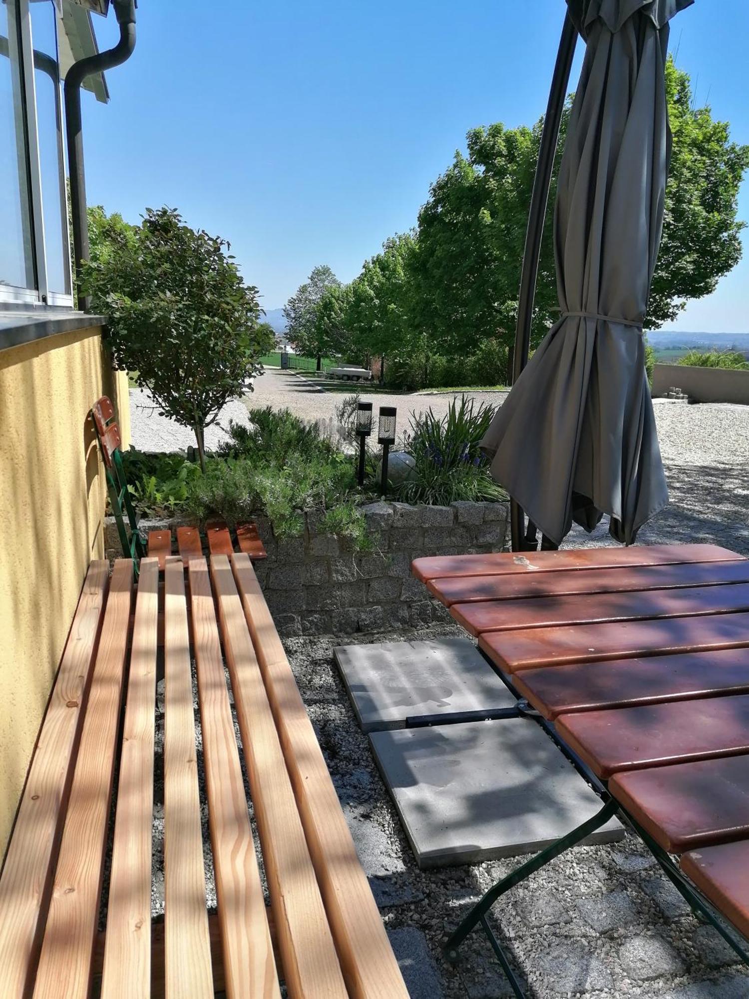Ferienwohnung Schuhmann Mit Wintergarten Und Garten Therme Aquapulco Und Ikuna Erlebnispark, Zoo Schmiding 20 Min Mit Auto Entfernt Ab 3 Naechte Buchbar Hinzenbach Kültér fotó